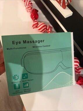 Eye Massager - Mint Green Packaging